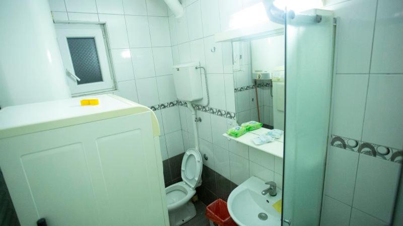 Private Cozy Room 1 With Shared Kitchen In Appartment, Downtown Belgrad Exterior foto